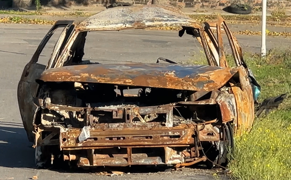 A car hit by a drone. Downtown Nikopol. Photo by Zarina Zabrisky