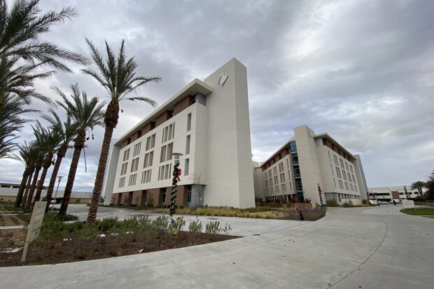 Partial view of the Clovis Community Medical Center. Photo by Eduardo Stanley