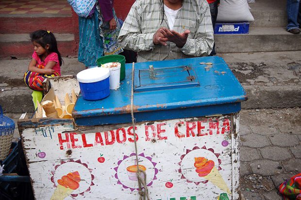 Fresno impone restricciones estrictas a los vendedores ambulantes, pero la construcción de una cocina comunitaria podría ayudar a los vendedores a obtener los permisos sanitarios. Foto cortesía de The Commons