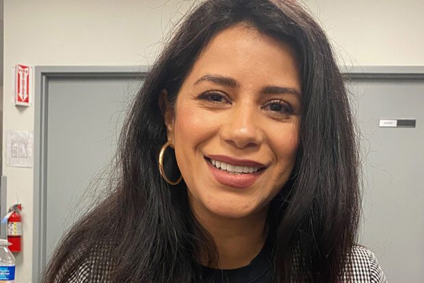 Reyna Olaguez, representante de Building Healthy Communities Kern durante su presentación el 30 de abril en Bakersfield American Indian Health Project. Foto de Eduardo Stanley