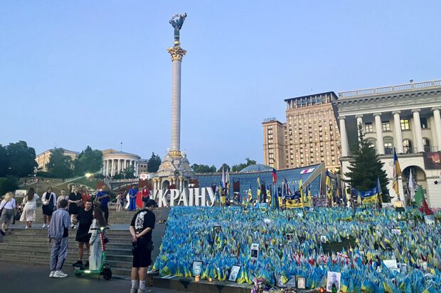 Memorial to fallen Ukrainian soldiers in Kyiv. Photo by Zarina Zabrisky