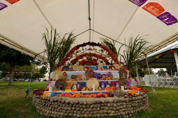 Oaxaqueños Organize Día de los Muertos in Madera
